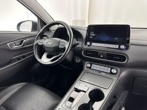 Hyundai KONA EV Premium 64 kWh [ 3-Fase ] (INCL-BTW) *FULL-LEATHER | KRELL-AUDIO | HEAD-UP | FULL-LED | NAVI-FULLMAP | DAB | ADAPT.CRUISE | KEYLESS | CAMERA | BLIND-SPOT | LANE-ASSIST | DIGI-COCKPIT | COMFORT-SEATS | 17''ALU*