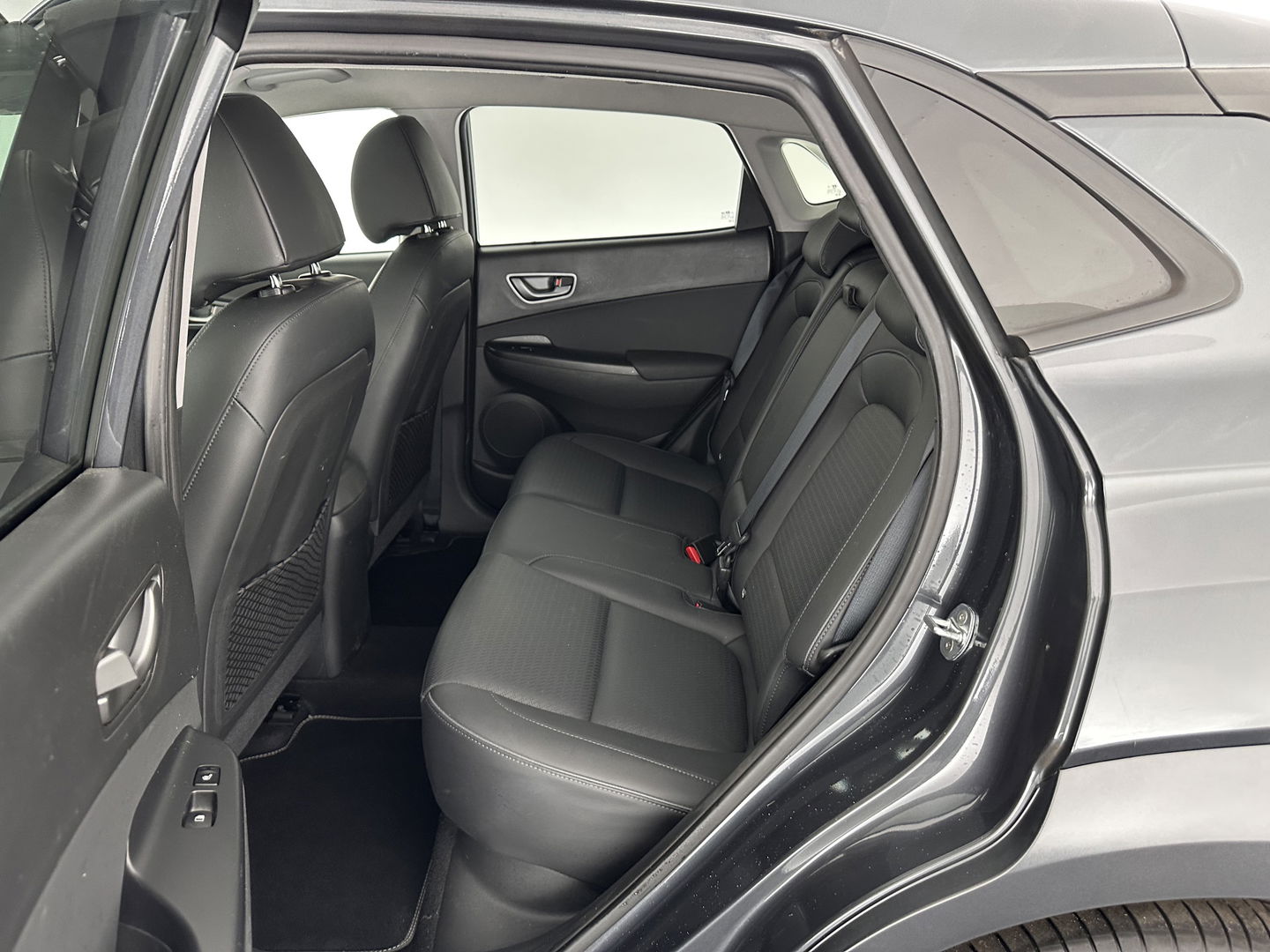Hyundai KONA EV Premium 64 kWh [ 3-Fase ] (INCL-BTW) *FULL-LEATHER | KRELL-AUDIO | HEAD-UP | FULL-LED | NAVI-FULLMAP | DAB | ADAPT.CRUISE | KEYLESS | CAMERA | BLIND-SPOT | LANE-ASSIST | DIGI-COCKPIT | COMFORT-SEATS | 17''ALU*
