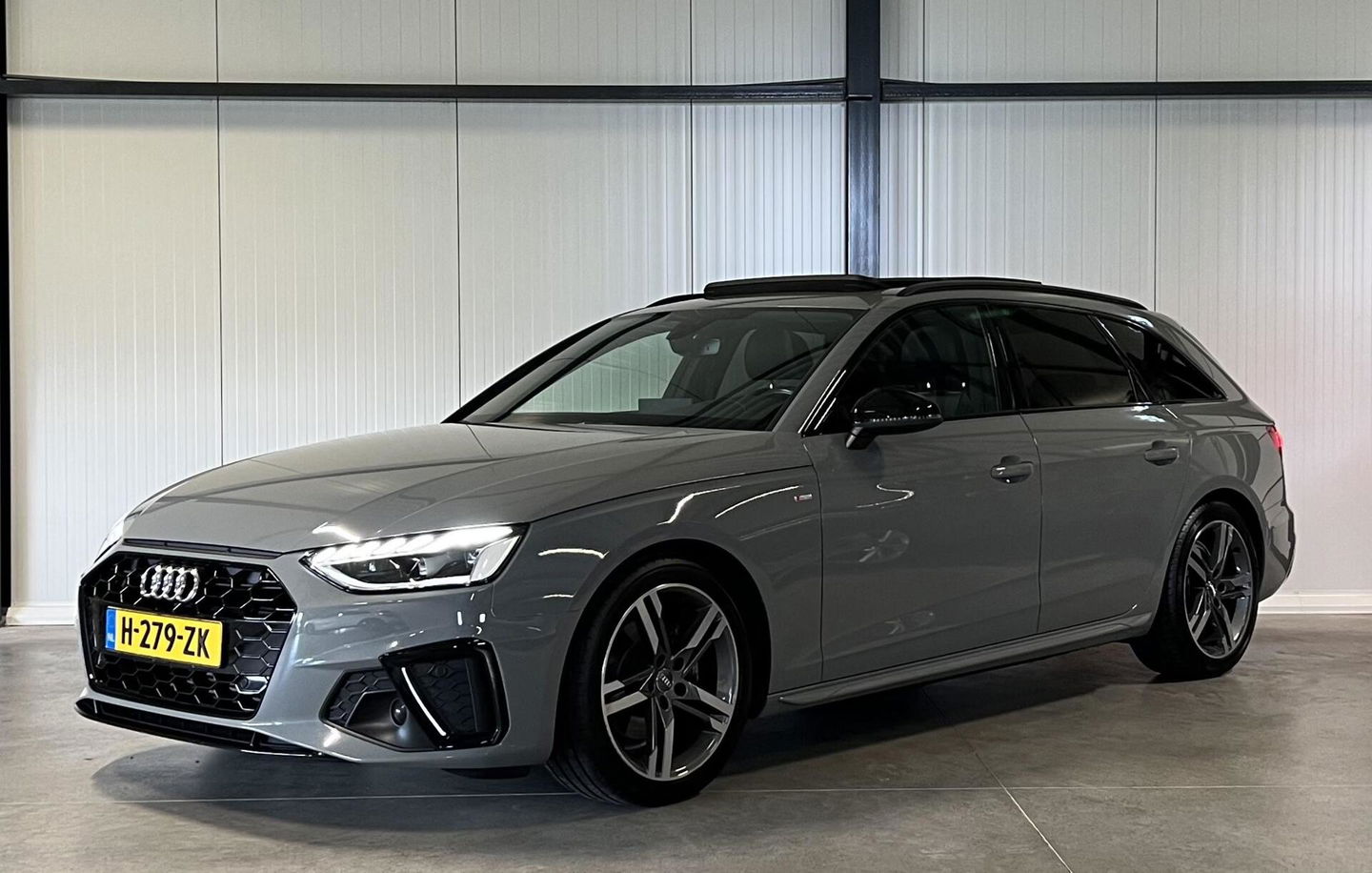 Audi A4 Avant 40 TFSI 3x S-line Pano Virtual Trekhaak Black