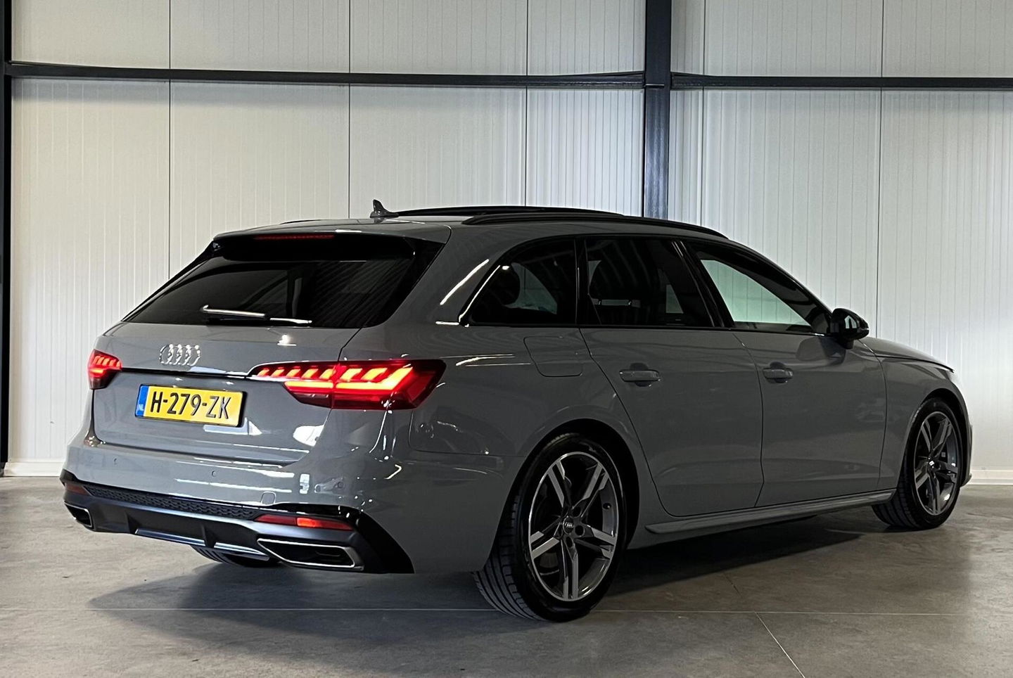 Audi A4 Avant 40 TFSI 3x S-line Pano Virtual Trekhaak Black
