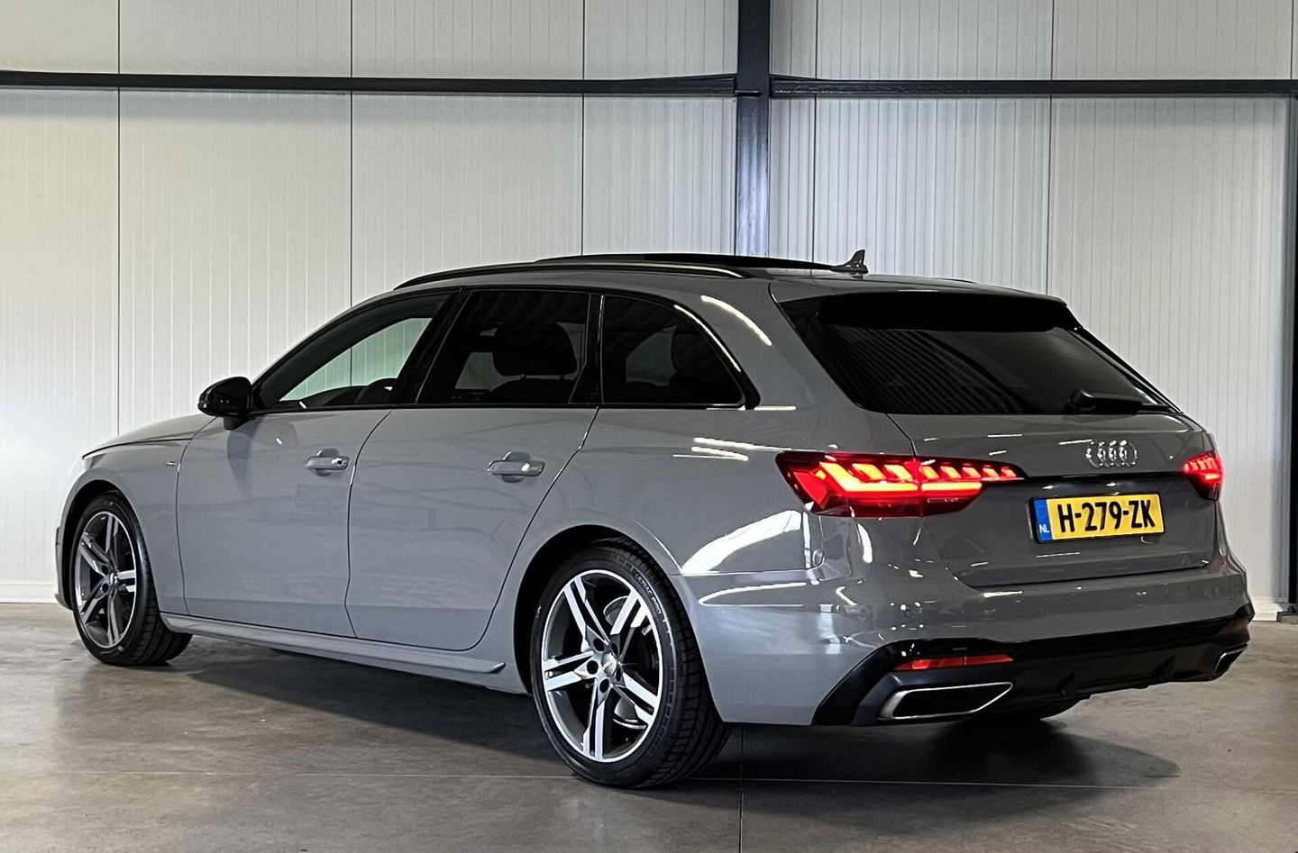 Audi A4 Avant 40 TFSI 3x S-line Pano Virtual Trekhaak Black