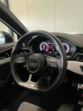 Audi A4 Avant 40 TFSI 3x S-line Pano Virtual Trekhaak Black