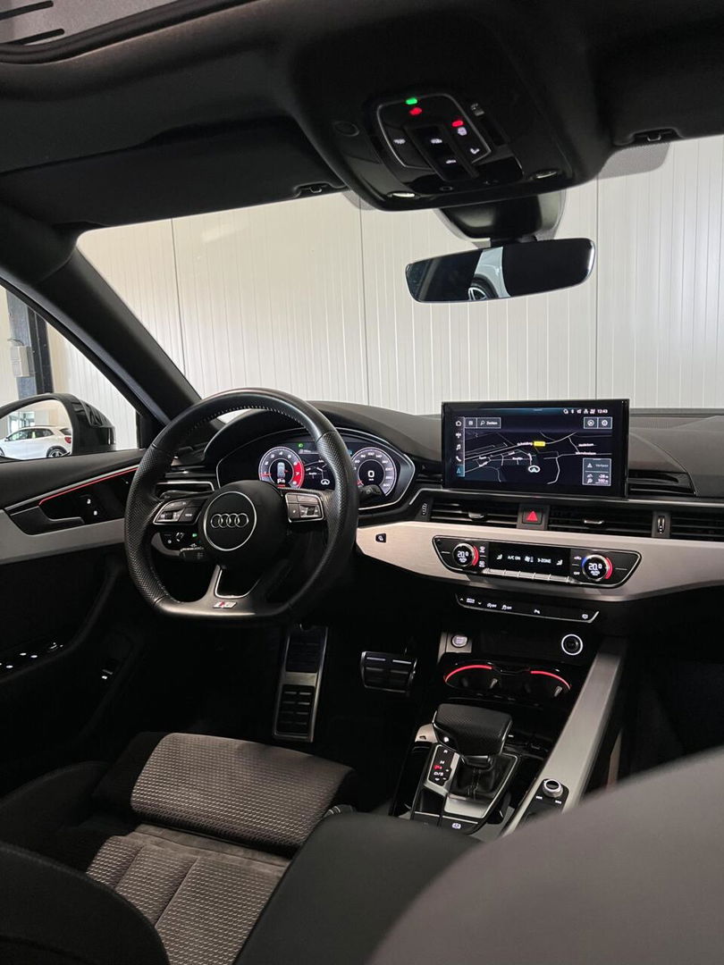 Audi A4 Avant 40 TFSI 3x S-line Pano Virtual Trekhaak Black