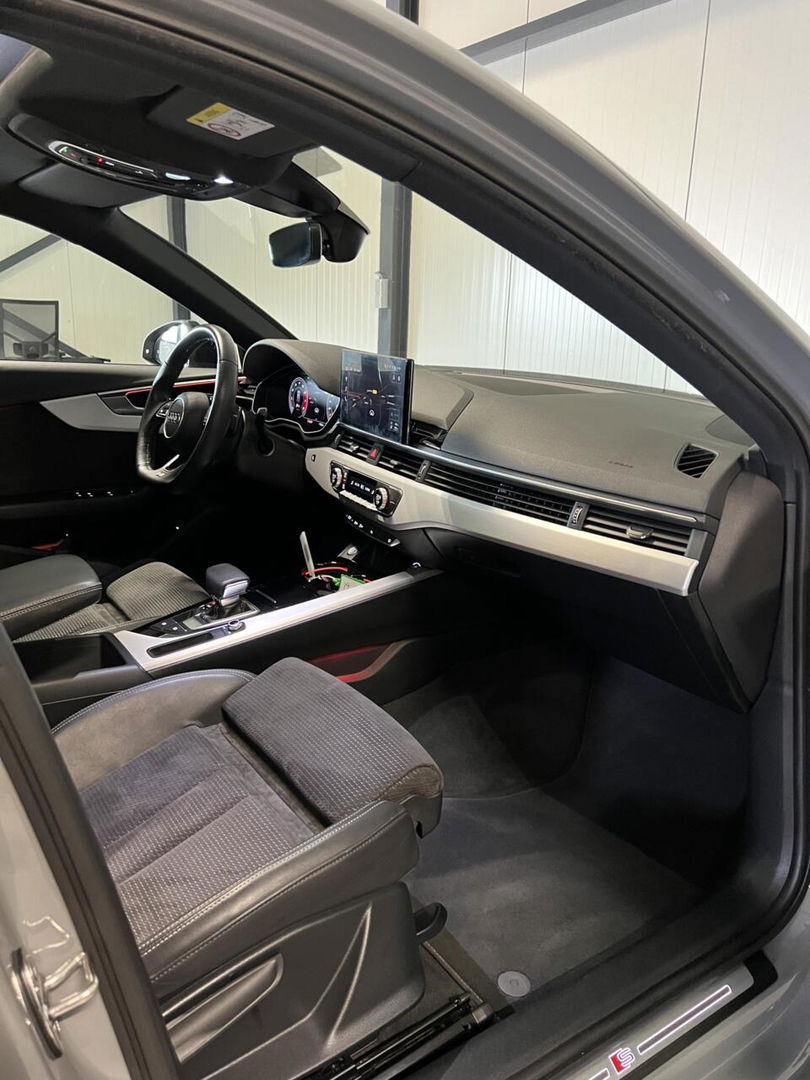 Audi A4 Avant 40 TFSI 3x S-line Pano Virtual Trekhaak Black