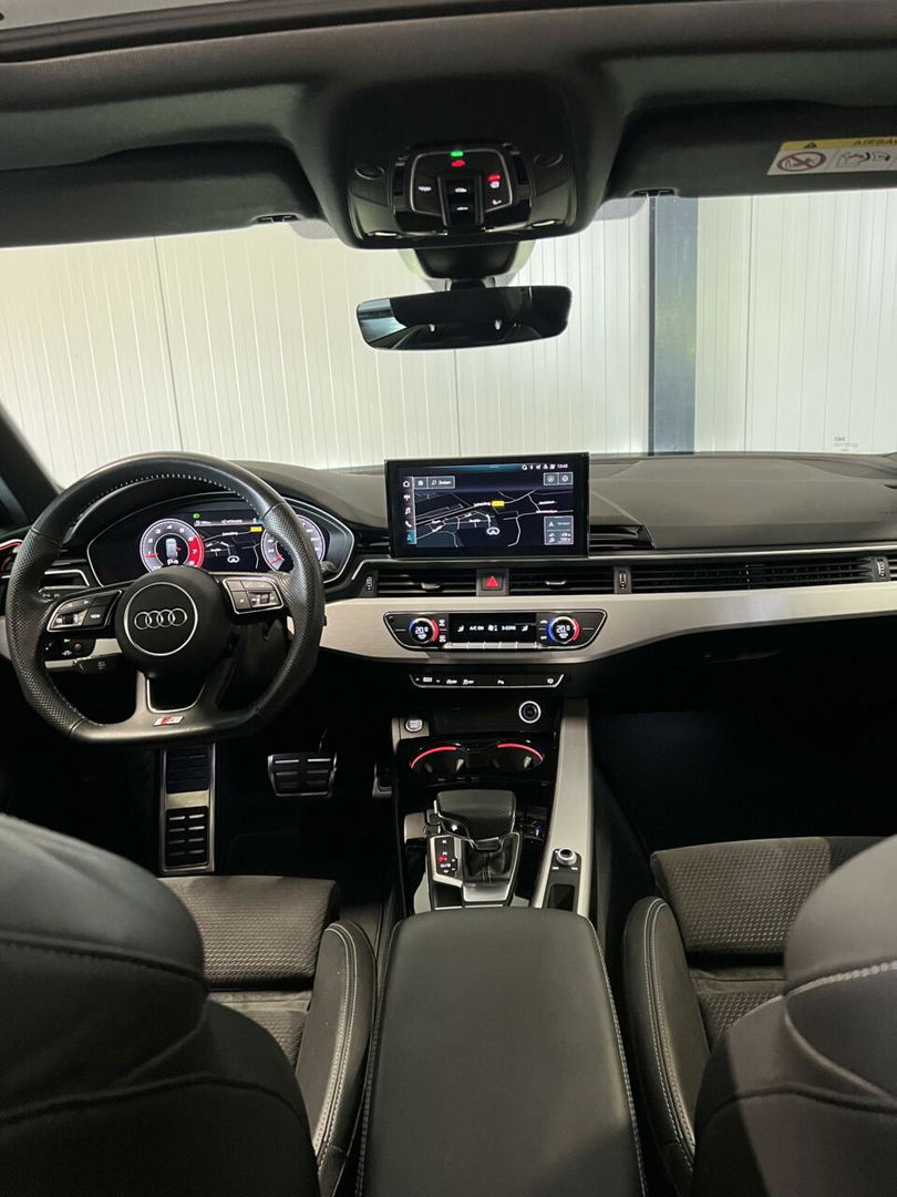 Audi A4 Avant 40 TFSI 3x S-line Pano Virtual Trekhaak Black