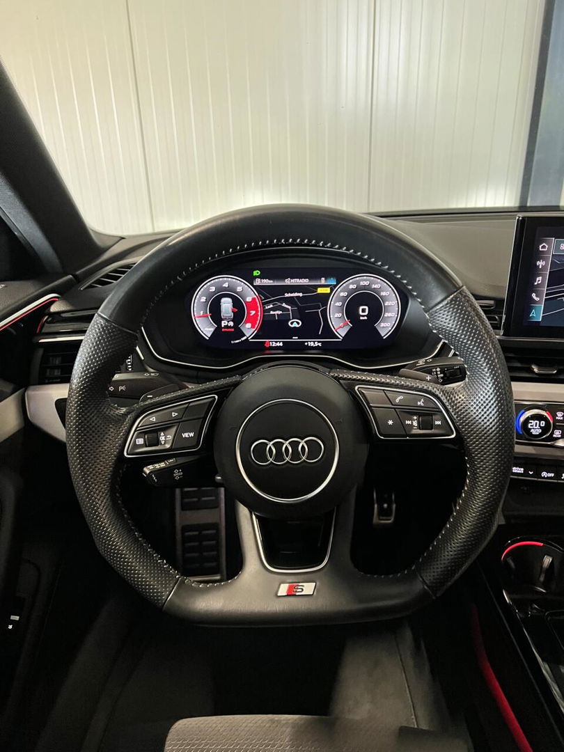 Audi A4 Avant 40 TFSI 3x S-line Pano Virtual Trekhaak Black
