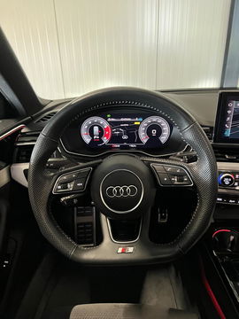 Audi A4 Avant 40 TFSI 3x S-line Pano Virtual Trekhaak Black