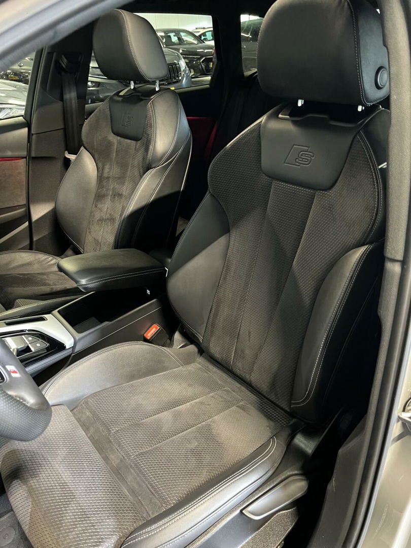 Audi A4 Avant 40 TFSI 3x S-line Pano Virtual Trekhaak Black