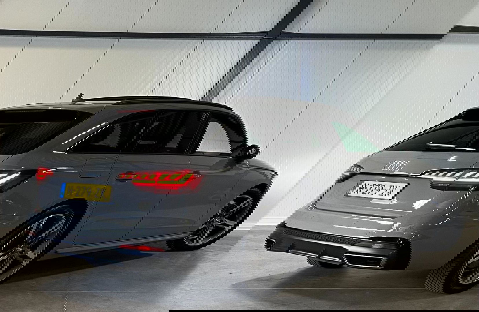 Audi A4 Avant 40 TFSI 3x S-line Pano Virtual Trekhaak Black