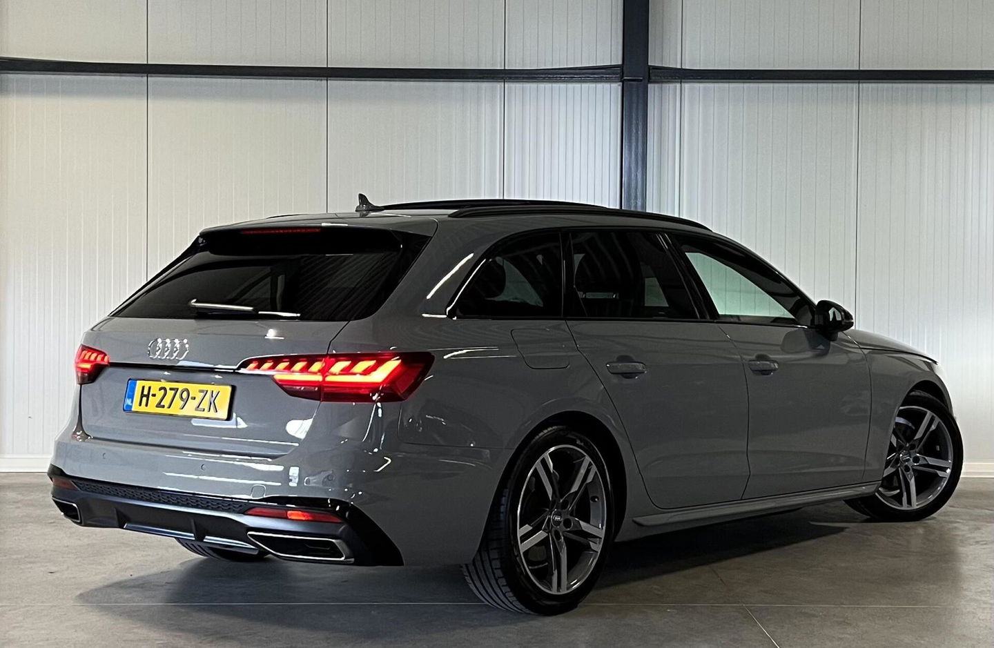 Audi A4 Avant 40 TFSI 3x S-line Pano Virtual Trekhaak Black