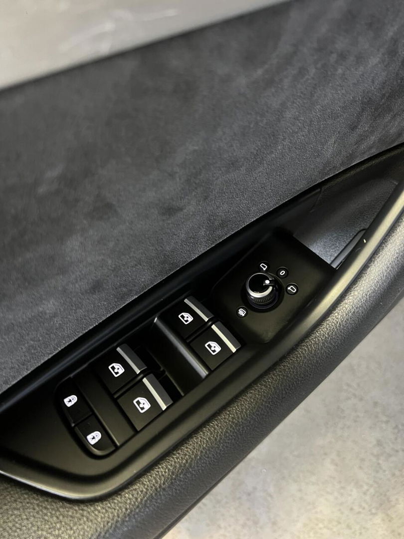 Audi A4 Avant 40 TFSI 3x S-line Pano Virtual Trekhaak Black