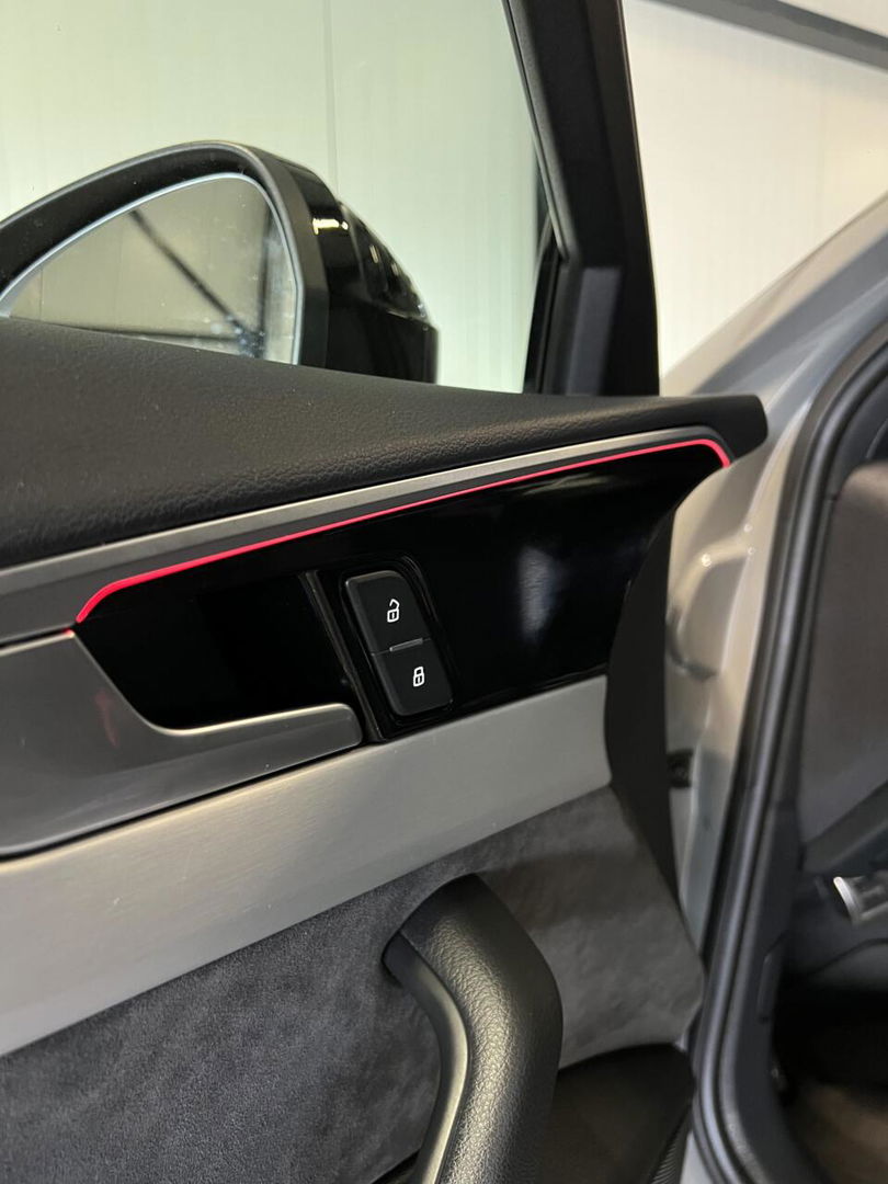 Audi A4 Avant 40 TFSI 3x S-line Pano Virtual Trekhaak Black