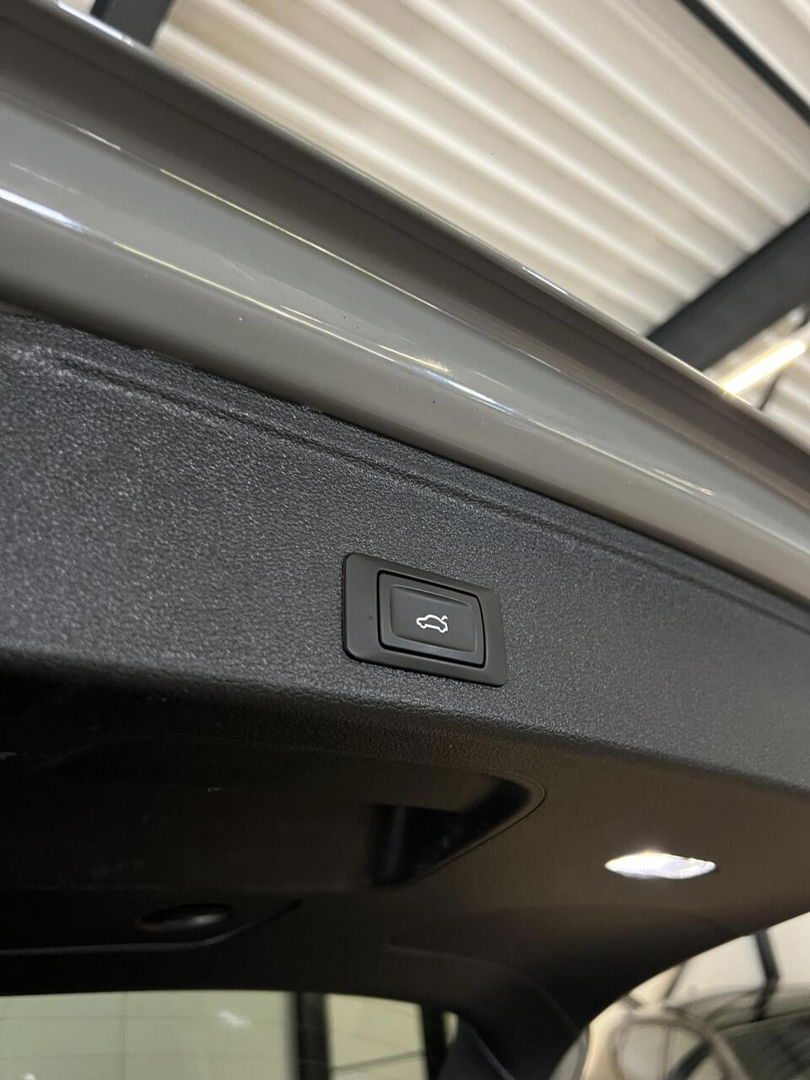 Audi A4 Avant 40 TFSI 3x S-line Pano Virtual Trekhaak Black