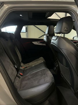 Audi A4 Avant 40 TFSI 3x S-line Pano Virtual Trekhaak Black