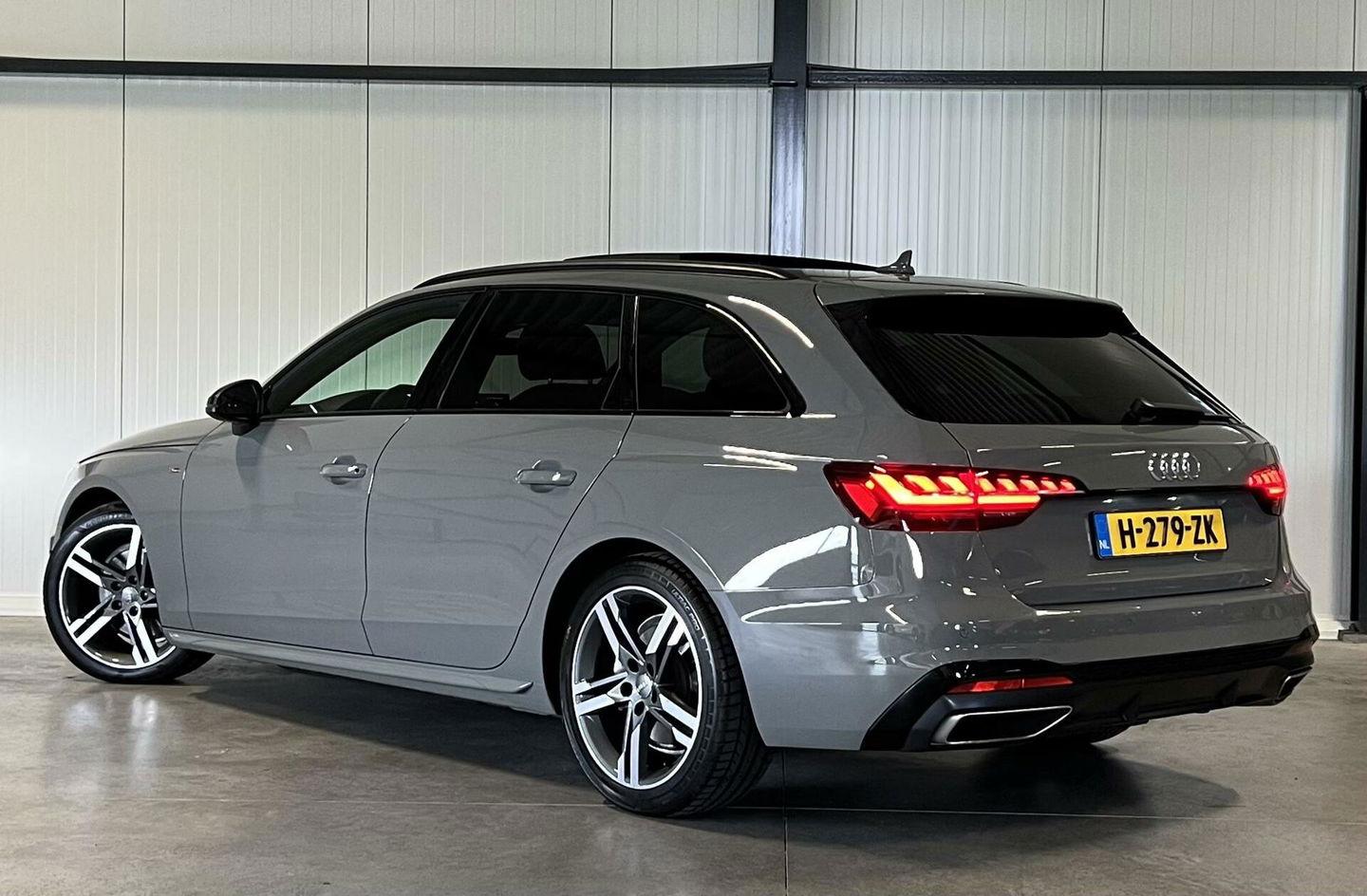 Audi A4 Avant 40 TFSI 3x S-line Pano Virtual Trekhaak Black