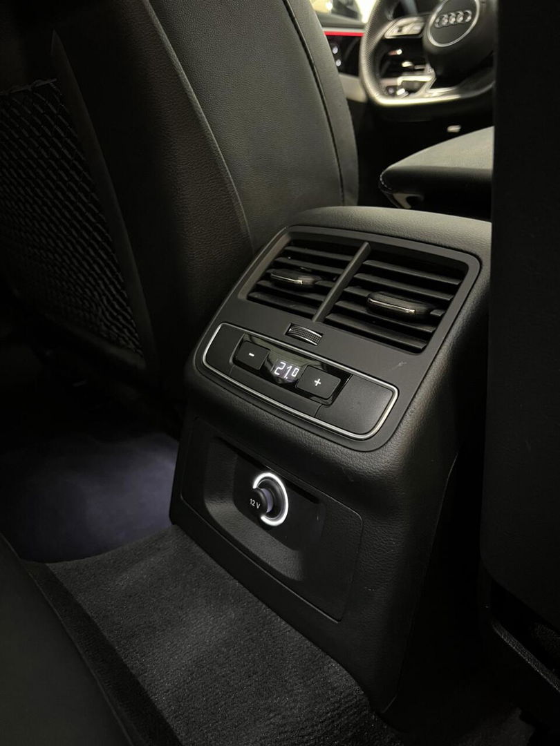 Audi A4 Avant 40 TFSI 3x S-line Pano Virtual Trekhaak Black