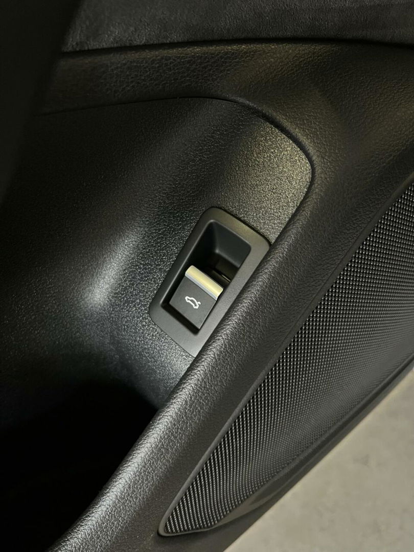 Audi A4 Avant 40 TFSI 3x S-line Pano Virtual Trekhaak Black