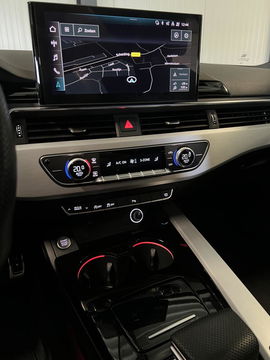 Audi A4 Avant 40 TFSI 3x S-line Pano Virtual Trekhaak Black