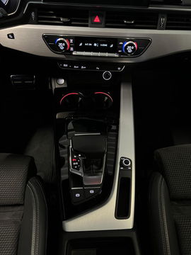 Audi A4 Avant 40 TFSI 3x S-line Pano Virtual Trekhaak Black
