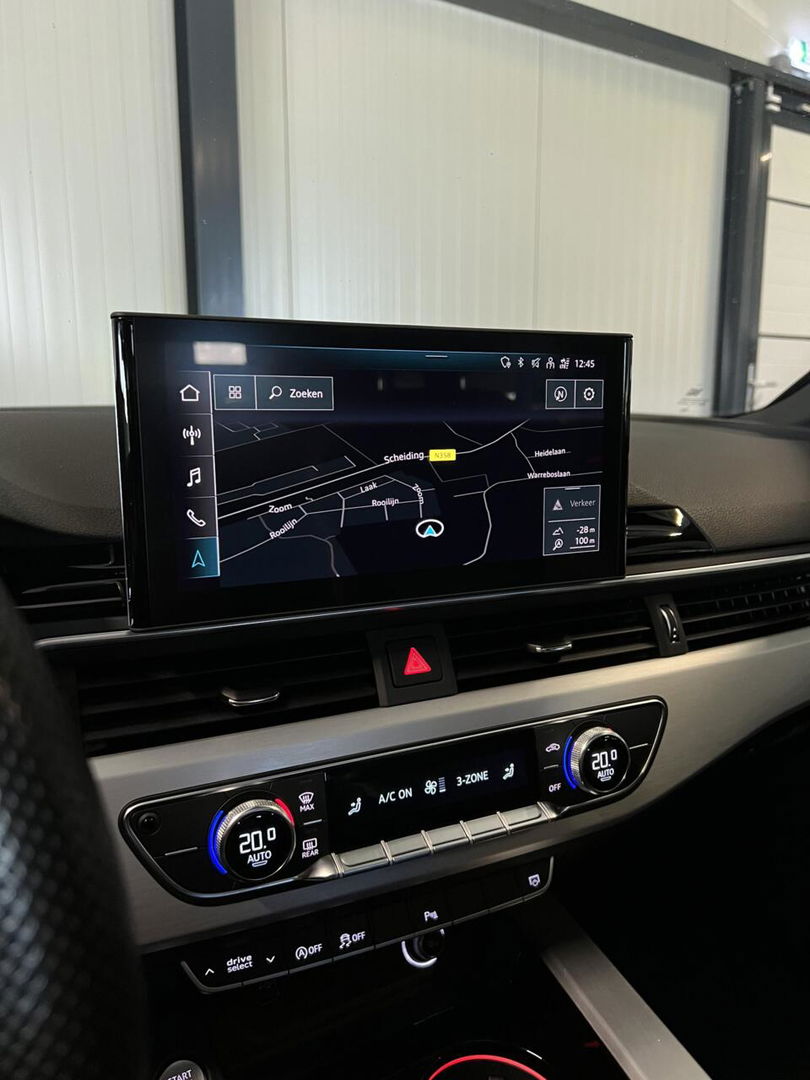 Audi A4 Avant 40 TFSI 3x S-line Pano Virtual Trekhaak Black