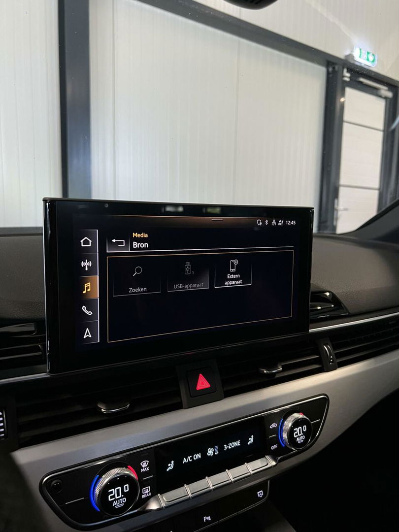 Audi A4 Avant 40 TFSI 3x S-line Pano Virtual Trekhaak Black