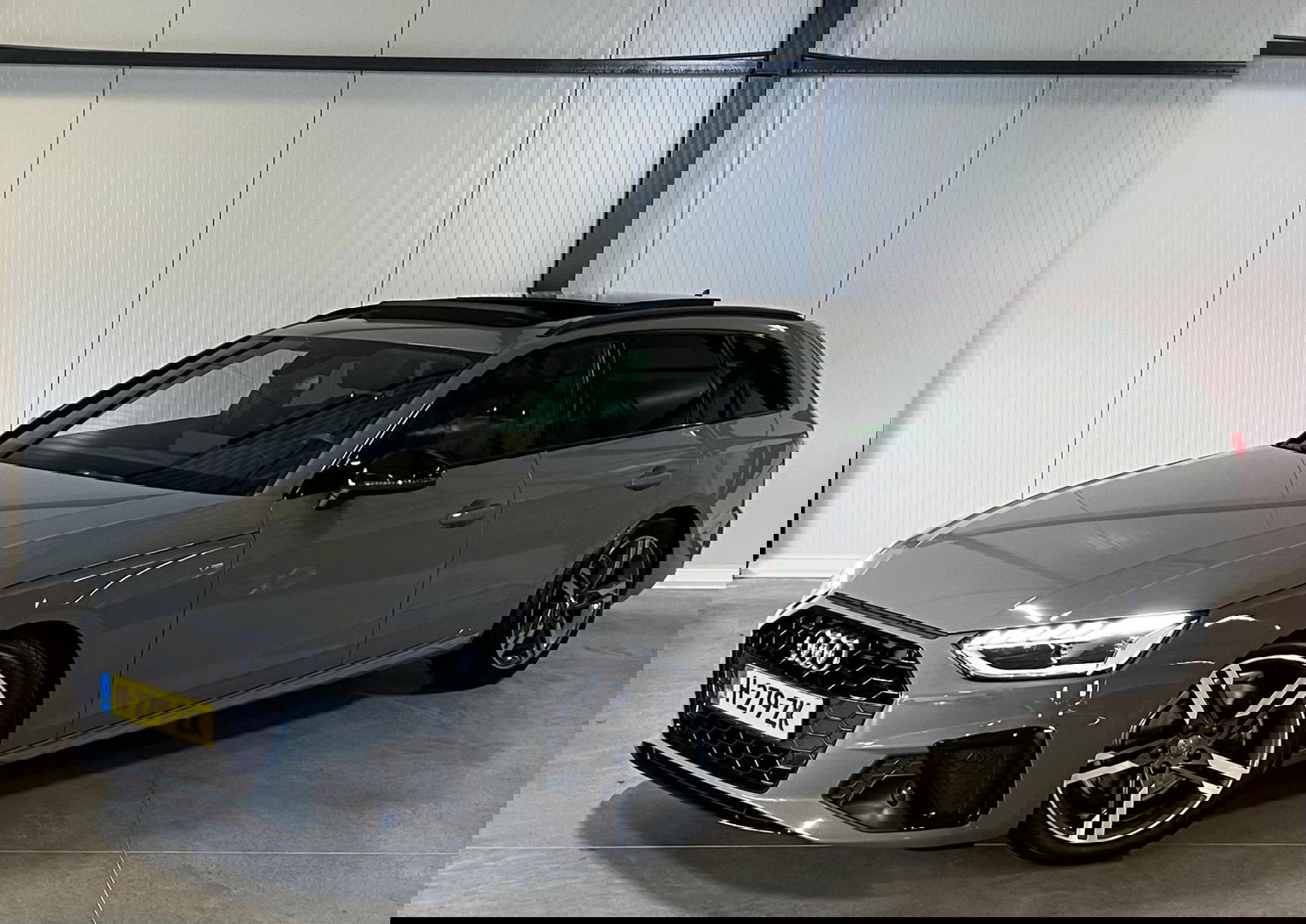 Audi A4 Avant 40 TFSI 3x S-line Pano Virtual Trekhaak Black