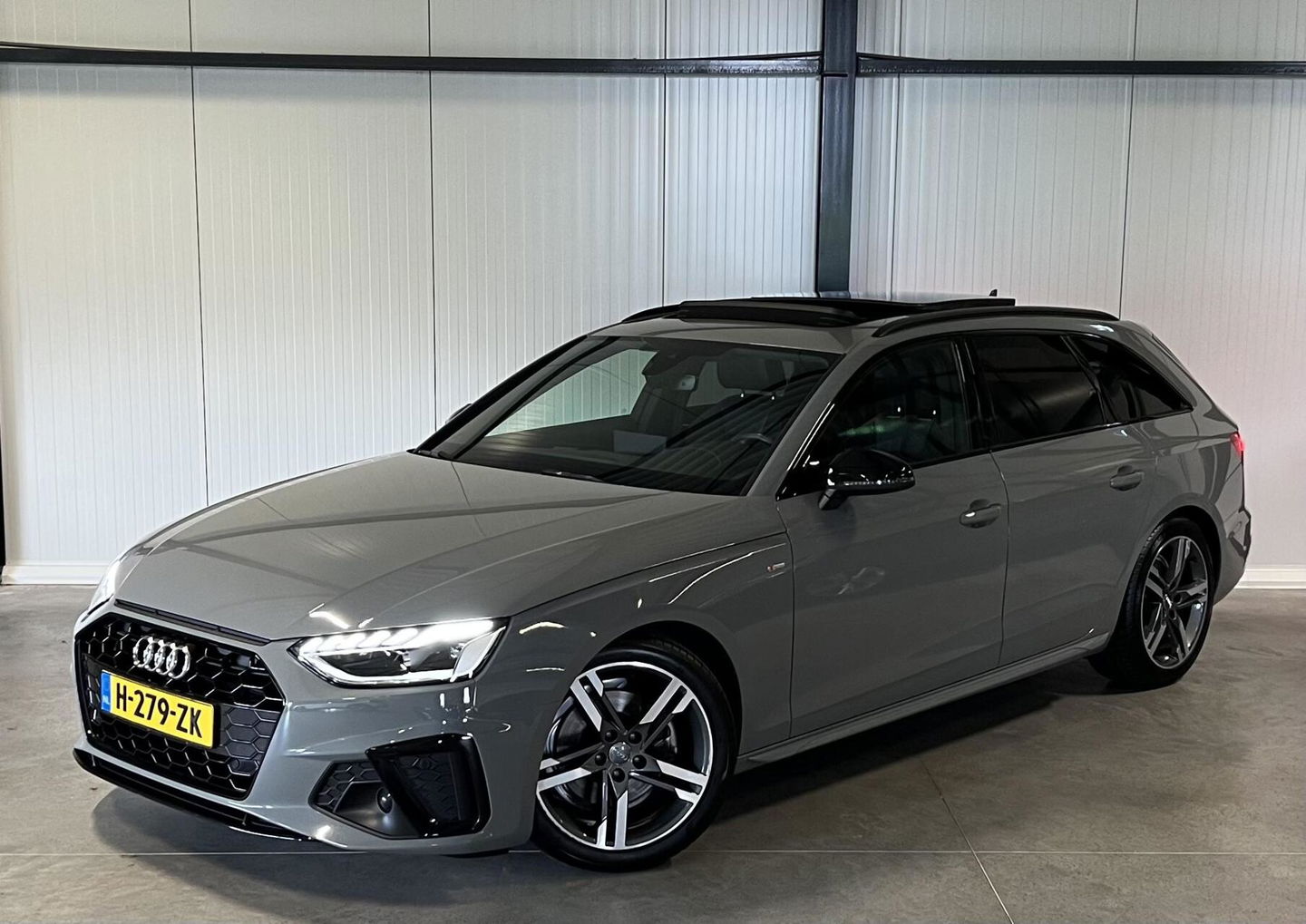 Audi A4 Avant 40 TFSI 3x S-line Pano Virtual Trekhaak Black