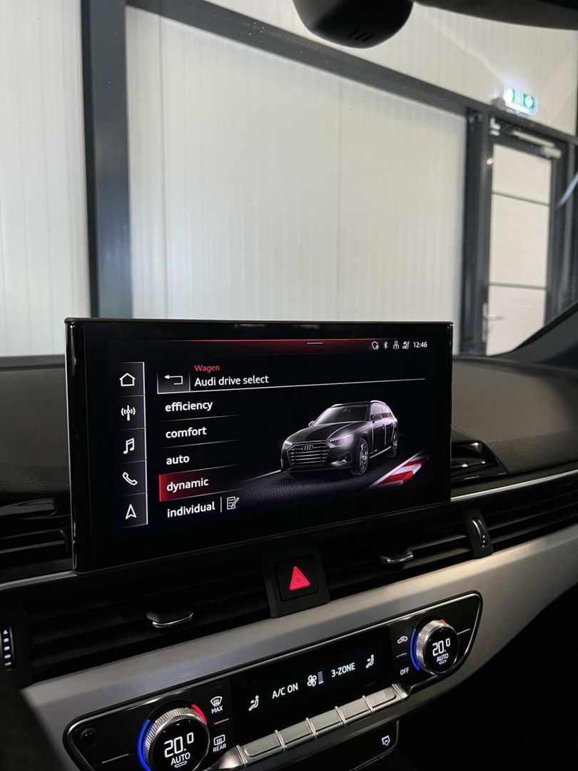 Audi A4 Avant 40 TFSI 3x S-line Pano Virtual Trekhaak Black