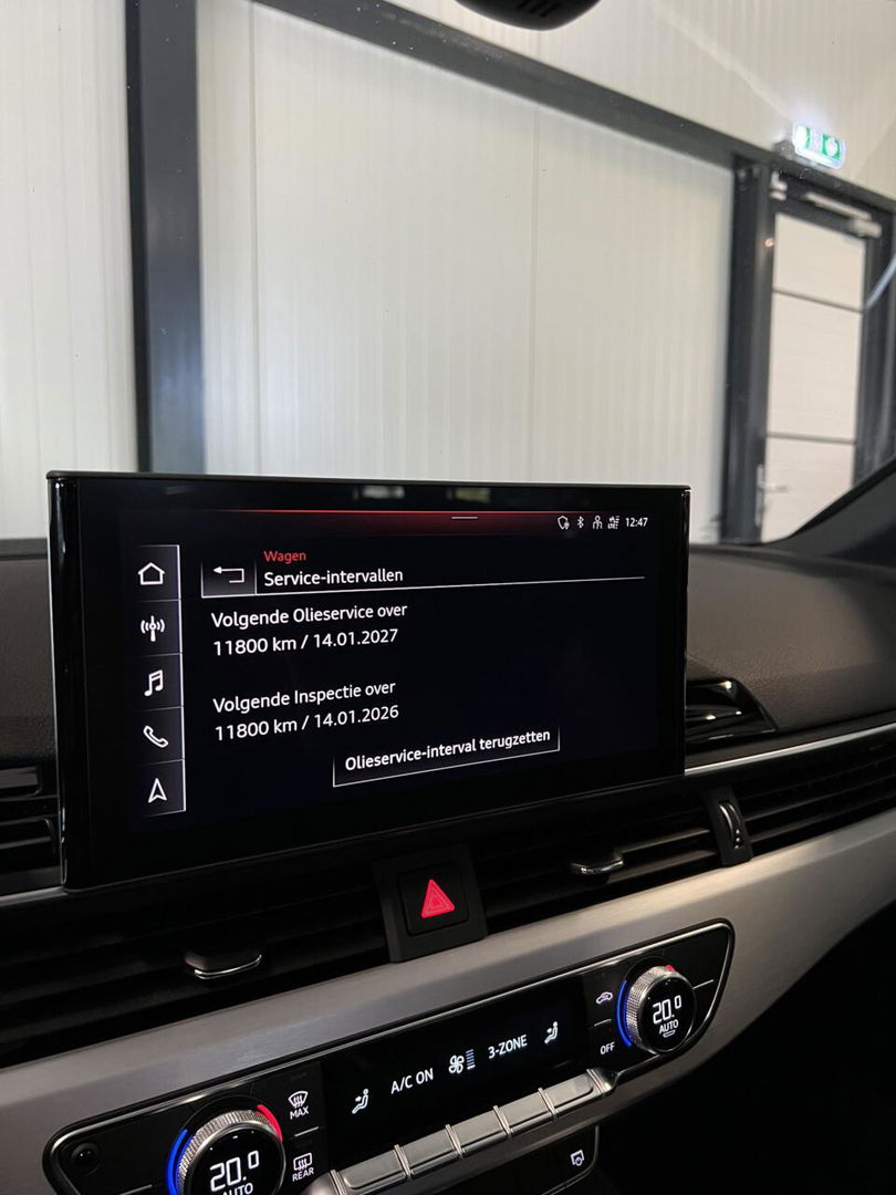 Audi A4 Avant 40 TFSI 3x S-line Pano Virtual Trekhaak Black