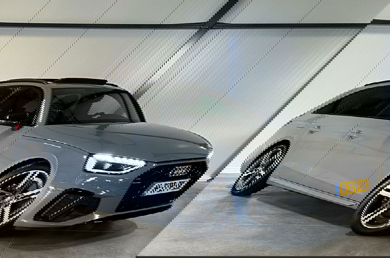Audi A4 Avant 40 TFSI 3x S-line Pano Virtual Trekhaak Black