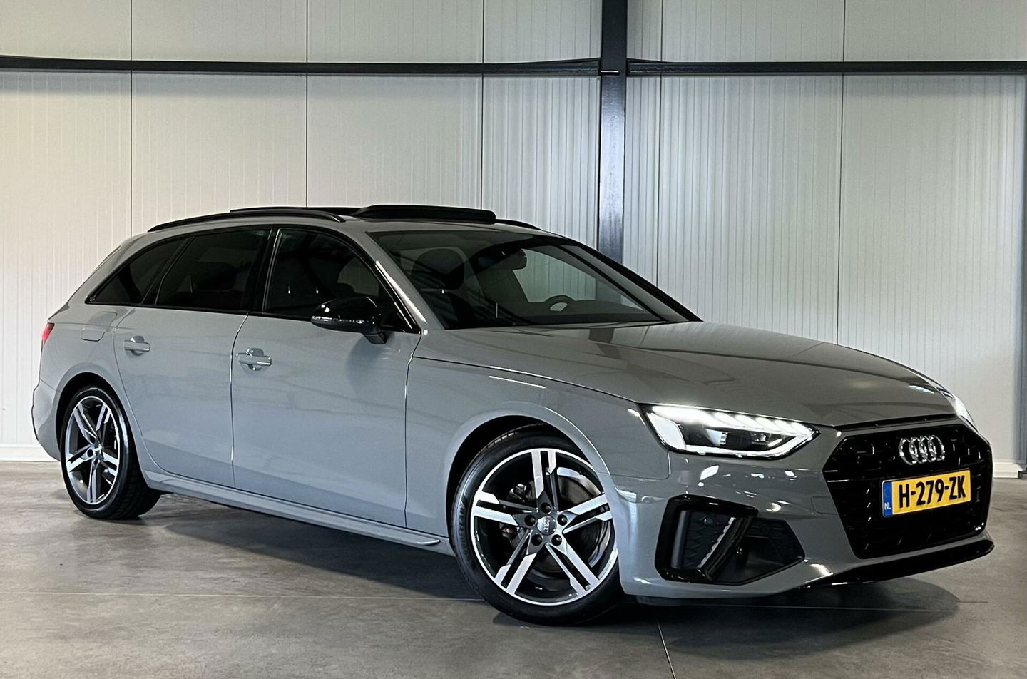 Audi A4 Avant 40 TFSI 3x S-line Pano Virtual Trekhaak Black