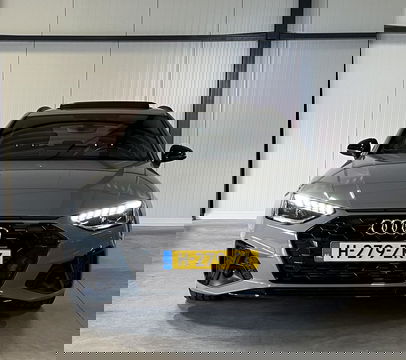 Audi A4 Avant 40 TFSI 3x S-line Pano Virtual Trekhaak Black