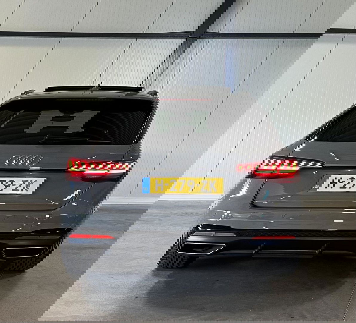 Audi A4 Avant 40 TFSI 3x S-line Pano Virtual Trekhaak Black