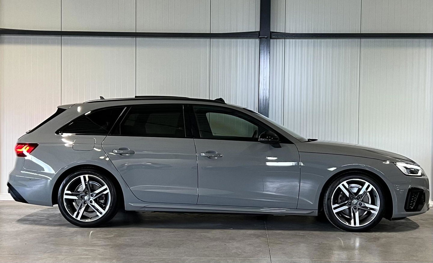 Audi A4 Avant 40 TFSI 3x S-line Pano Virtual Trekhaak Black