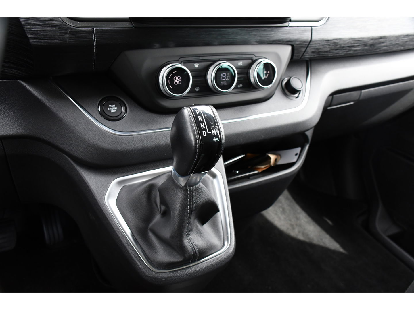 Renault Trafic 2.0 dCi 170 T29 L2H1 DC Luxe Black Edition Camera, Cruise, Carplay, 170PK, 2 x Schuifdeur, LED, Stoelverwarming, Clima, Keyless, Uniek!