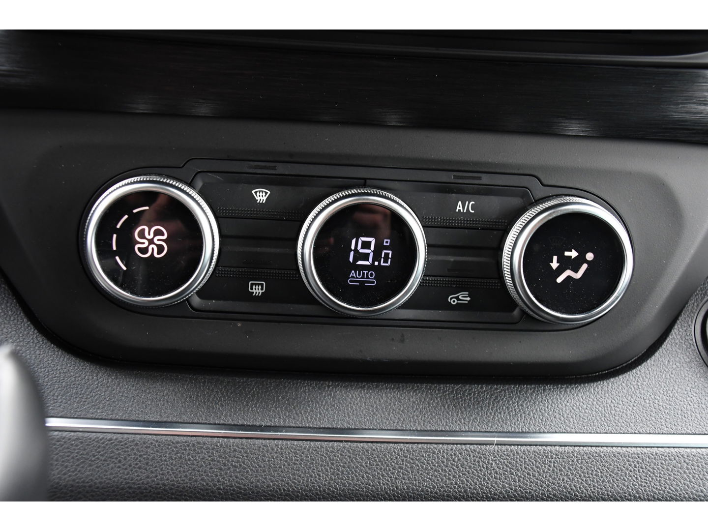 Renault Trafic 2.0 dCi 170 T29 L2H1 DC Luxe Black Edition Camera, Cruise, Carplay, 170PK, 2 x Schuifdeur, LED, Stoelverwarming, Clima, Keyless, Uniek!