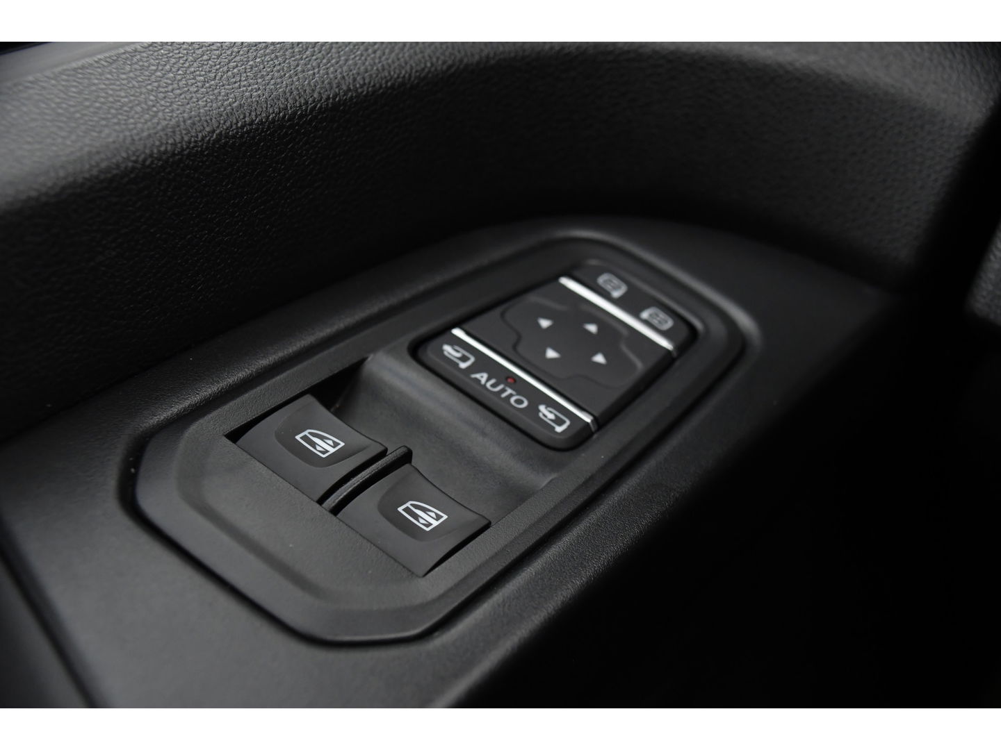 Renault Trafic 2.0 dCi 170 T29 L2H1 DC Luxe Black Edition Camera, Cruise, Carplay, 170PK, 2 x Schuifdeur, LED, Stoelverwarming, Clima, Keyless, Uniek!