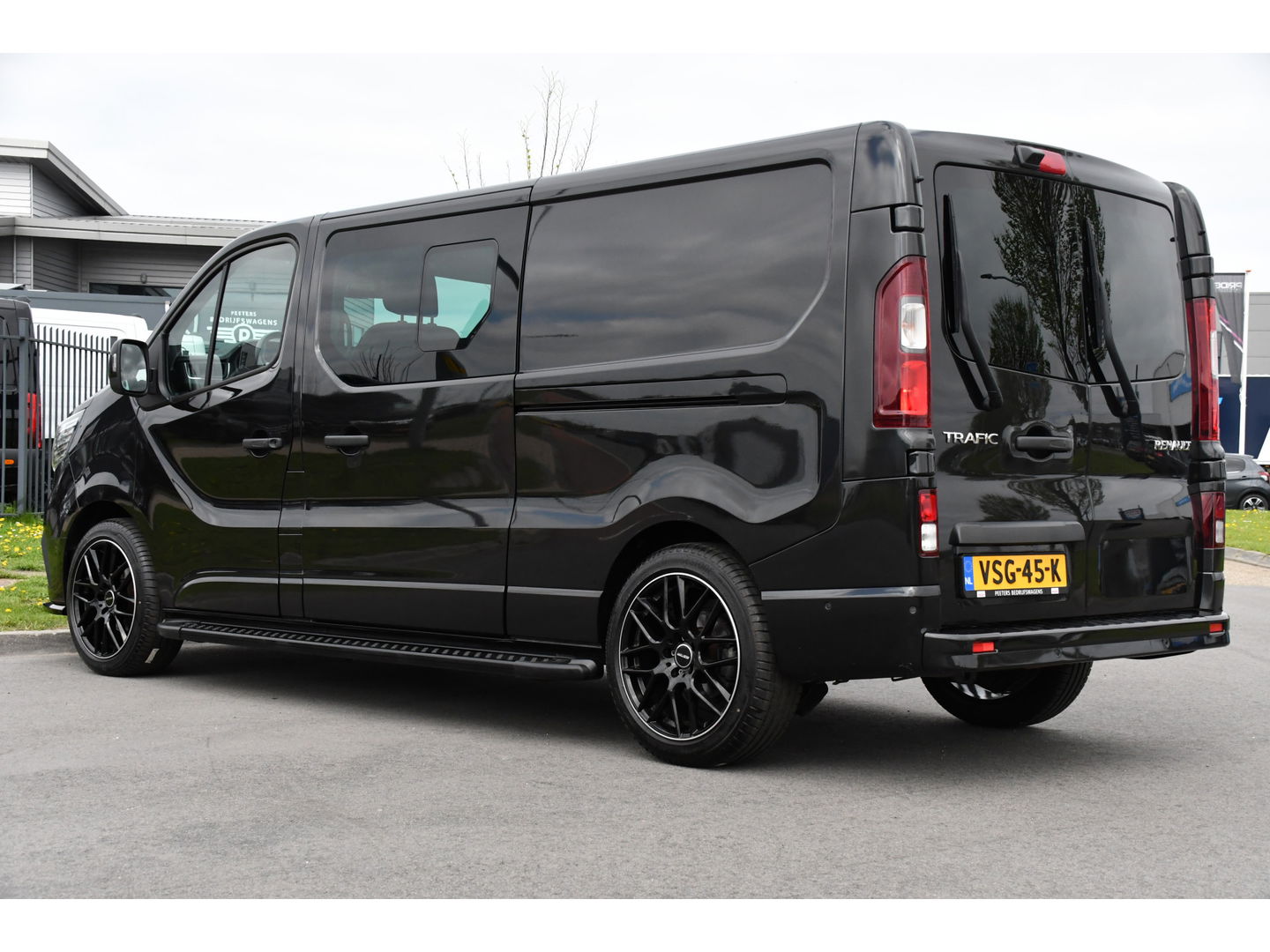 Renault Trafic 2.0 dCi 170 T29 L2H1 DC Luxe Black Edition Camera, Cruise, Carplay, 170PK, 2 x Schuifdeur, LED, Stoelverwarming, Clima, Keyless, Uniek!