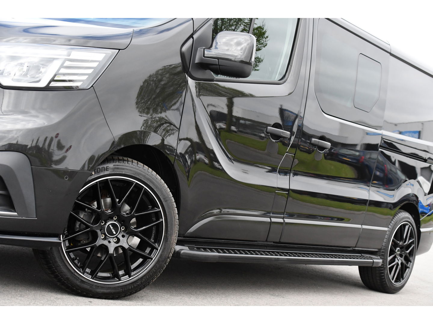 Renault Trafic 2.0 dCi 170 T29 L2H1 DC Luxe Black Edition Camera, Cruise, Carplay, 170PK, 2 x Schuifdeur, LED, Stoelverwarming, Clima, Keyless, Uniek!