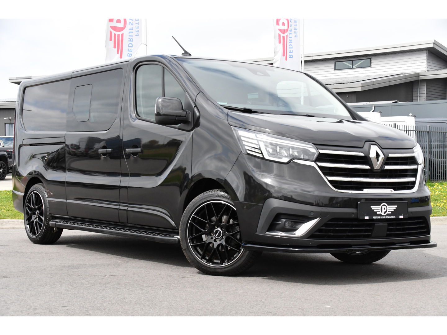 Renault Trafic 2.0 dCi 170 T29 L2H1 DC Luxe Black Edition Camera, Cruise, Carplay, 170PK, 2 x Schuifdeur, LED, Stoelverwarming, Clima, Keyless, Uniek!