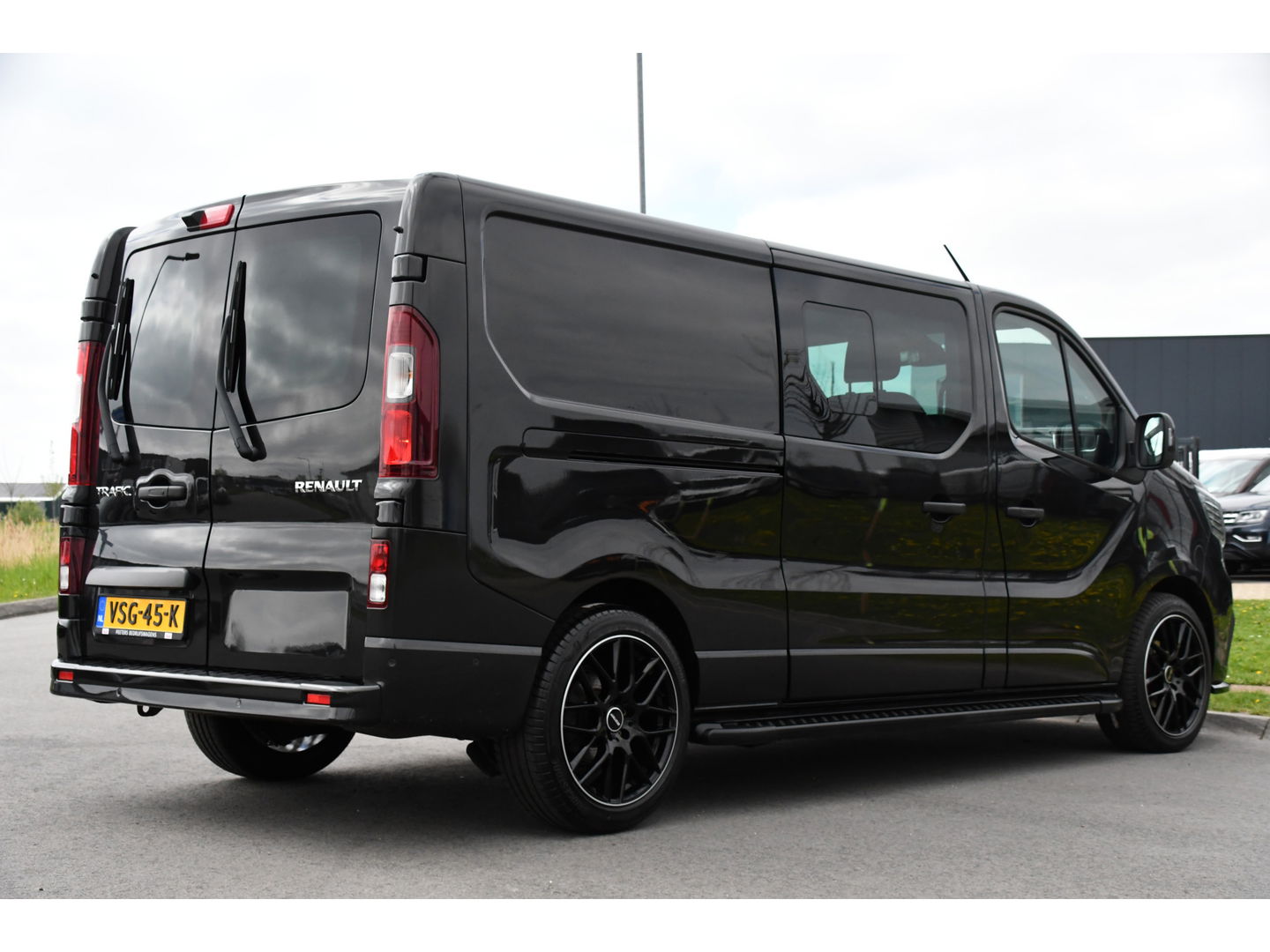 Renault Trafic 2.0 dCi 170 T29 L2H1 DC Luxe Black Edition Camera, Cruise, Carplay, 170PK, 2 x Schuifdeur, LED, Stoelverwarming, Clima, Keyless, Uniek!
