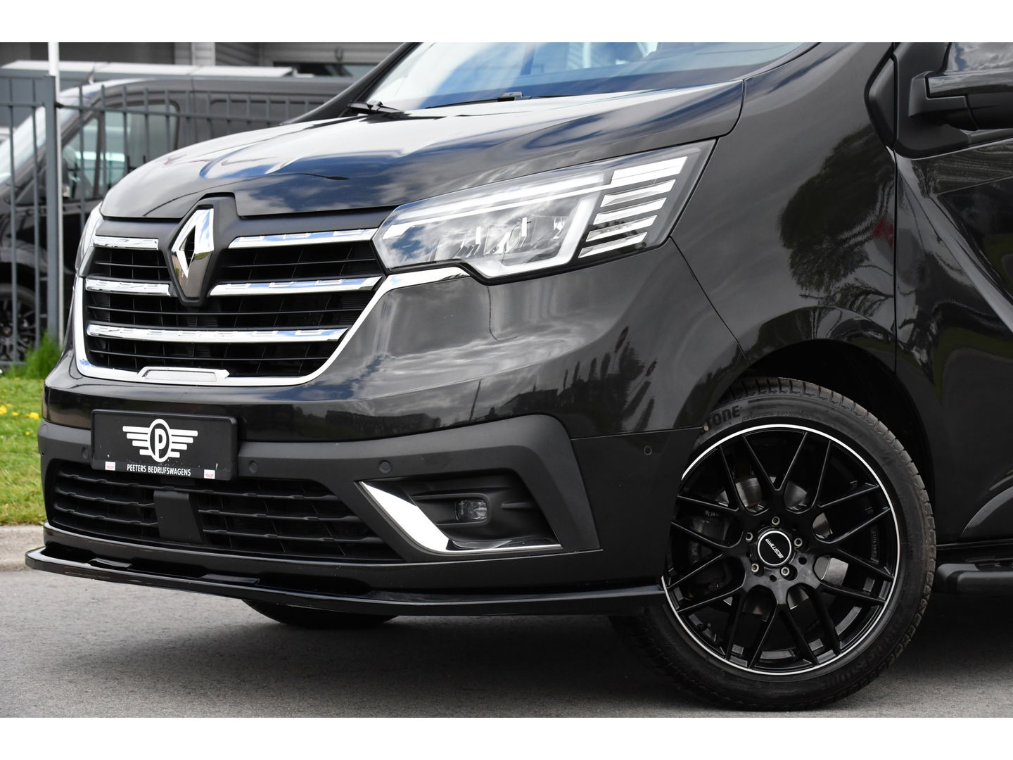 Renault Trafic 2.0 dCi 170 T29 L2H1 DC Luxe Black Edition Camera, Cruise, Carplay, 170PK, 2 x Schuifdeur, LED, Stoelverwarming, Clima, Keyless, Uniek!