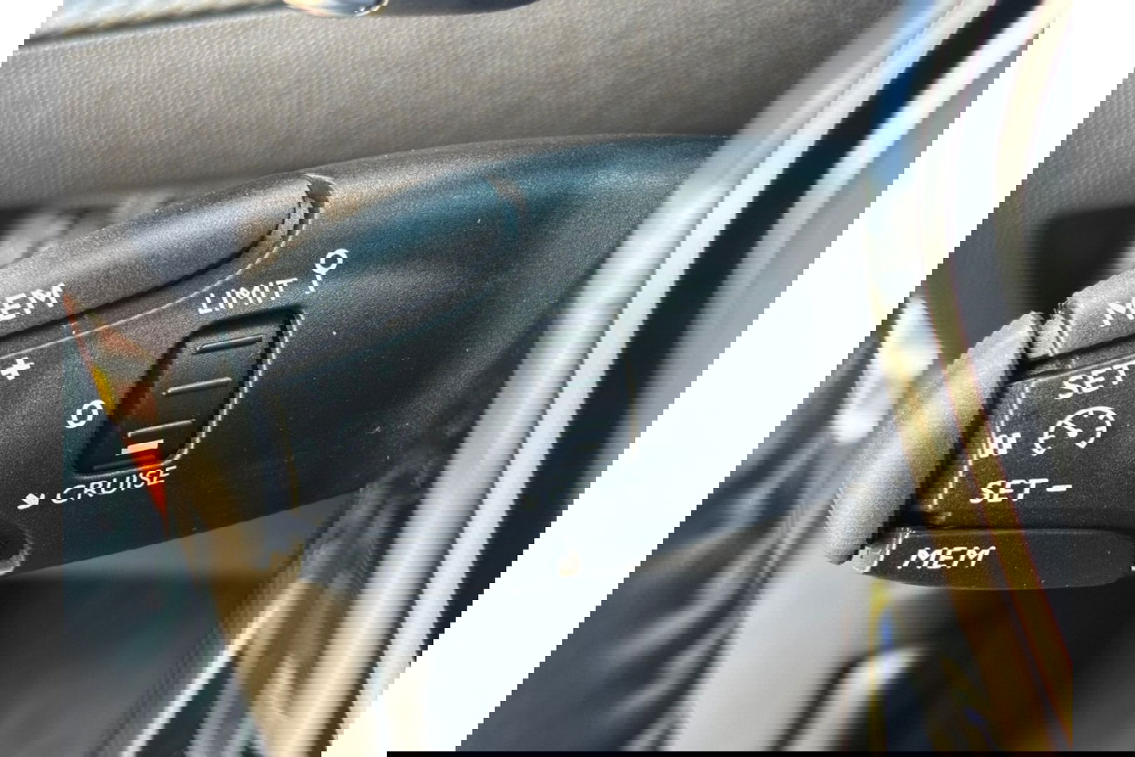 Peugeot 2008 1.2 ACTIVE 130PK AUTOMAAT AIRCO CRUISE NAVI PDC CAMERA.