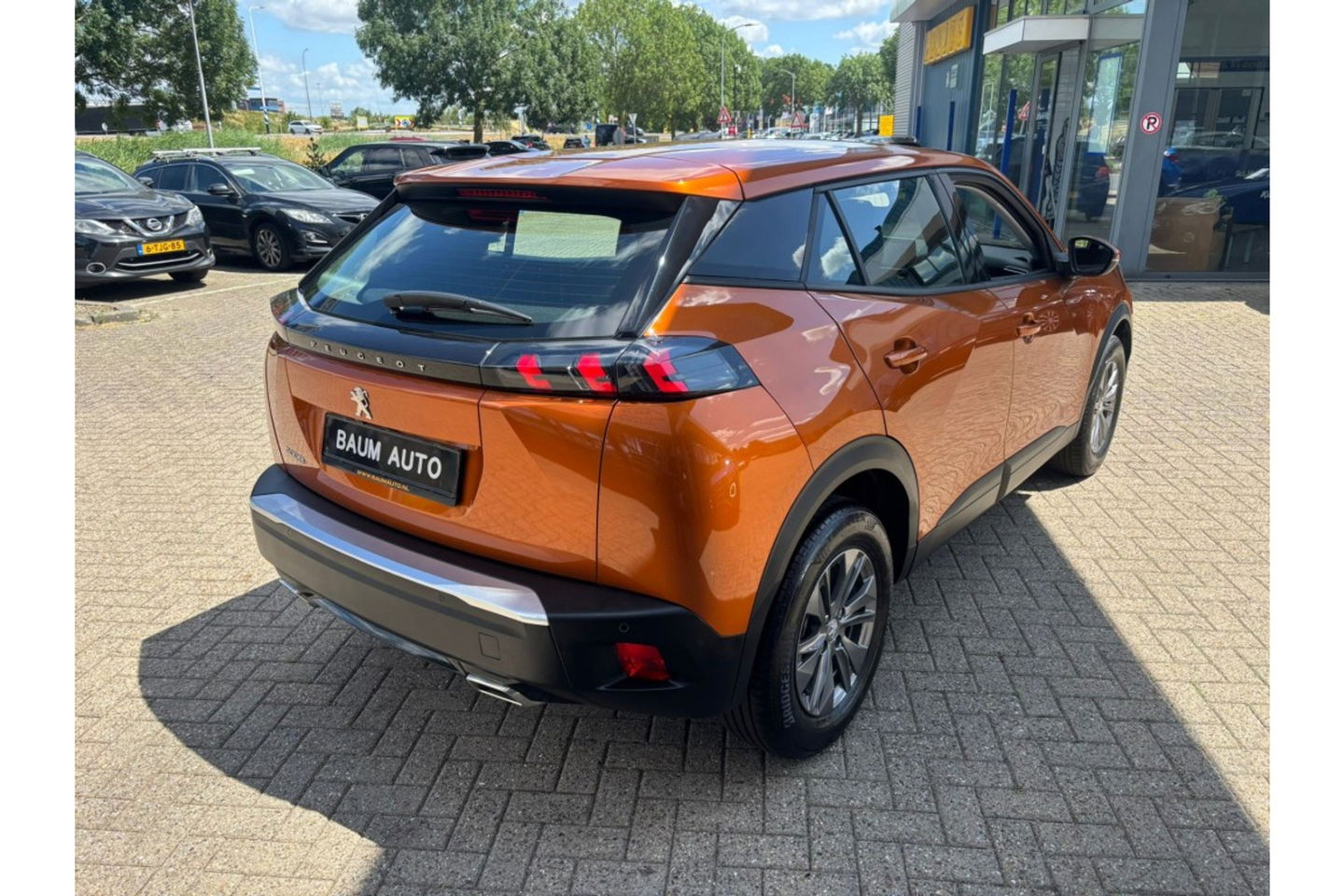 Peugeot 2008 1.2 ACTIVE 130PK AUTOMAAT AIRCO CRUISE NAVI PDC CAMERA.