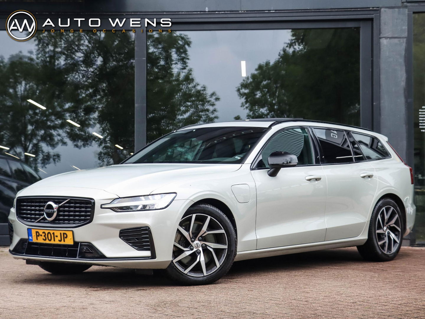 Volvo V60 2.0 T6 Recharge AWD R-Design