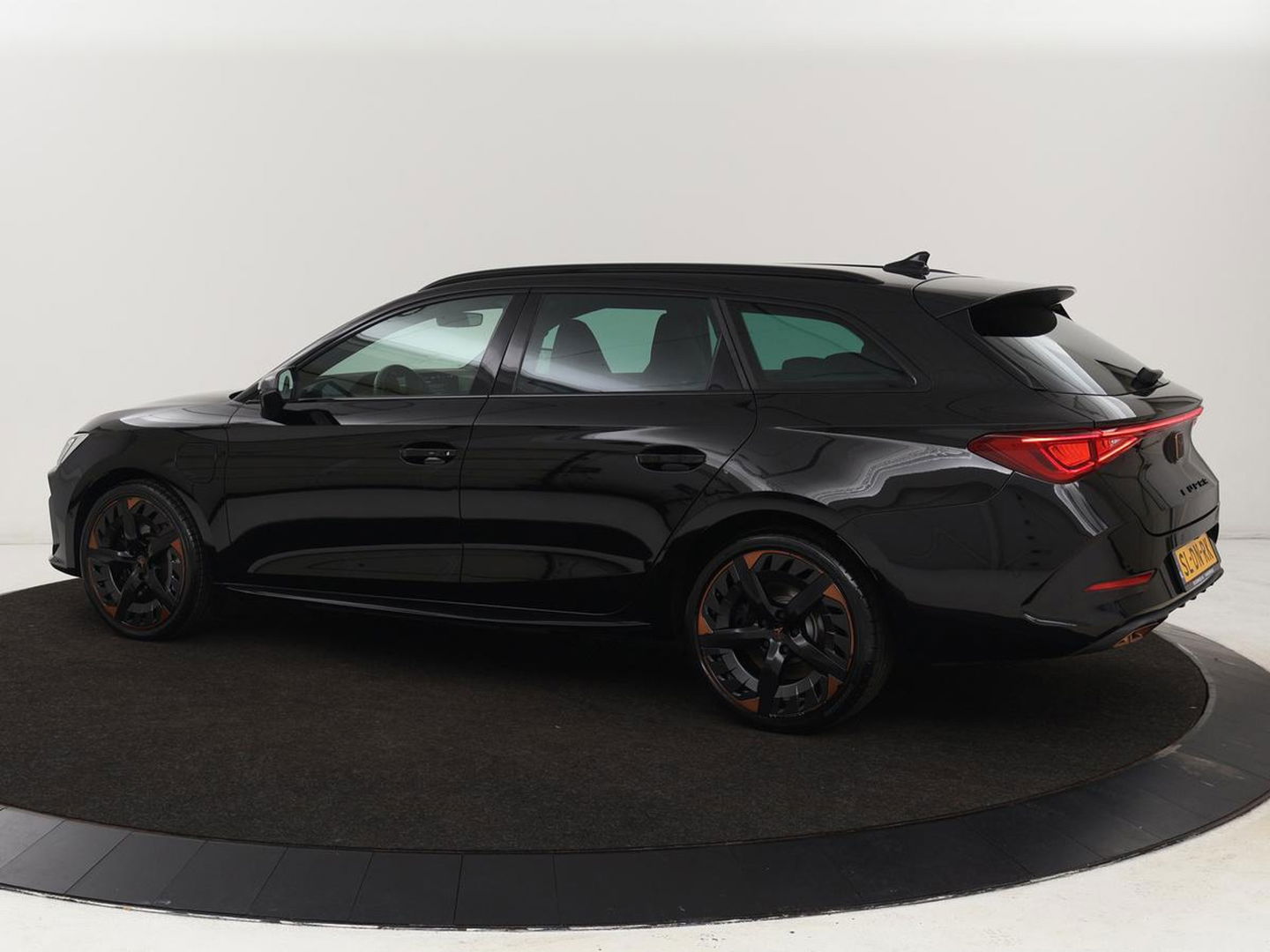 CUPRA Leon 1.4 e-Hybrid VZ Copper Edition | 245pk | Stoel & stuurverwarming | Camera | Carplay | Memory | Sportstoelen | Navigatie | Full LED | Keyless | PHEV