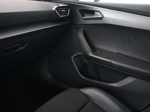 CUPRA Leon 1.4 e-Hybrid VZ Copper Edition | 245pk | Stoel & stuurverwarming | Camera | Carplay | Memory | Sportstoelen | Navigatie | Full LED | Keyless | PHEV