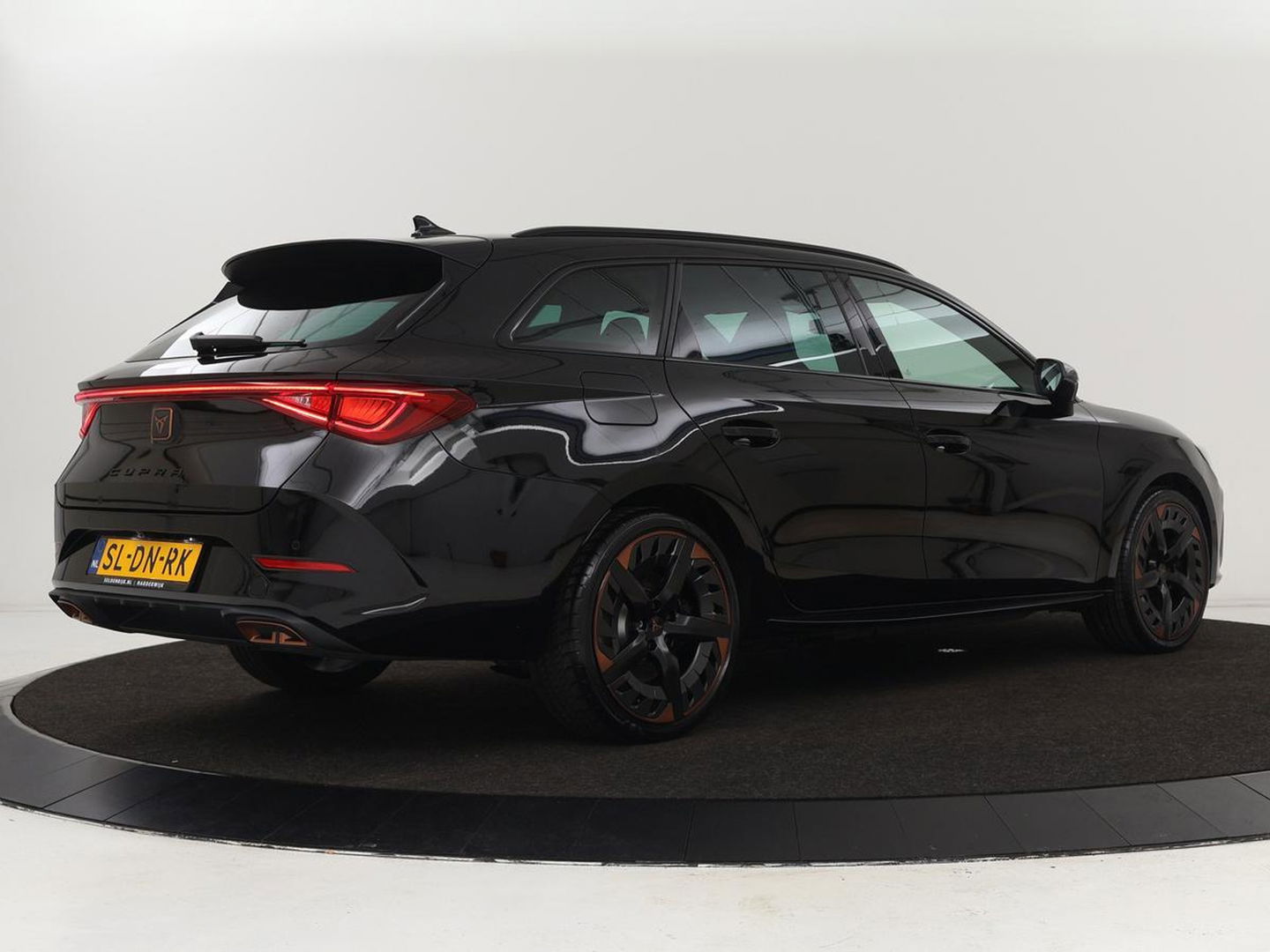 CUPRA Leon 1.4 e-Hybrid VZ Copper Edition | 245pk | Stoel & stuurverwarming | Camera | Carplay | Memory | Sportstoelen | Navigatie | Full LED | Keyless | PHEV