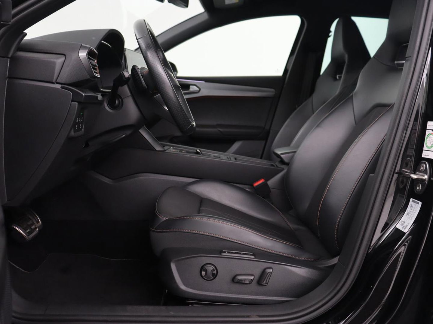 CUPRA Leon 1.4 e-Hybrid VZ Copper Edition | 245pk | Stoel & stuurverwarming | Camera | Carplay | Memory | Sportstoelen | Navigatie | Full LED | Keyless | PHEV