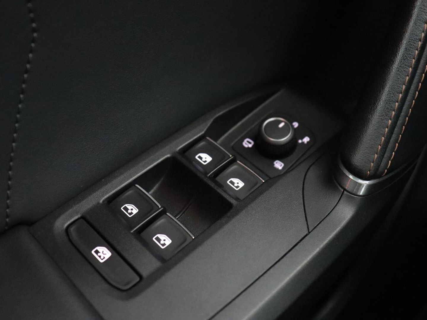 CUPRA Leon 1.4 e-Hybrid VZ Copper Edition | 245pk | Stoel & stuurverwarming | Camera | Carplay | Memory | Sportstoelen | Navigatie | Full LED | Keyless | PHEV
